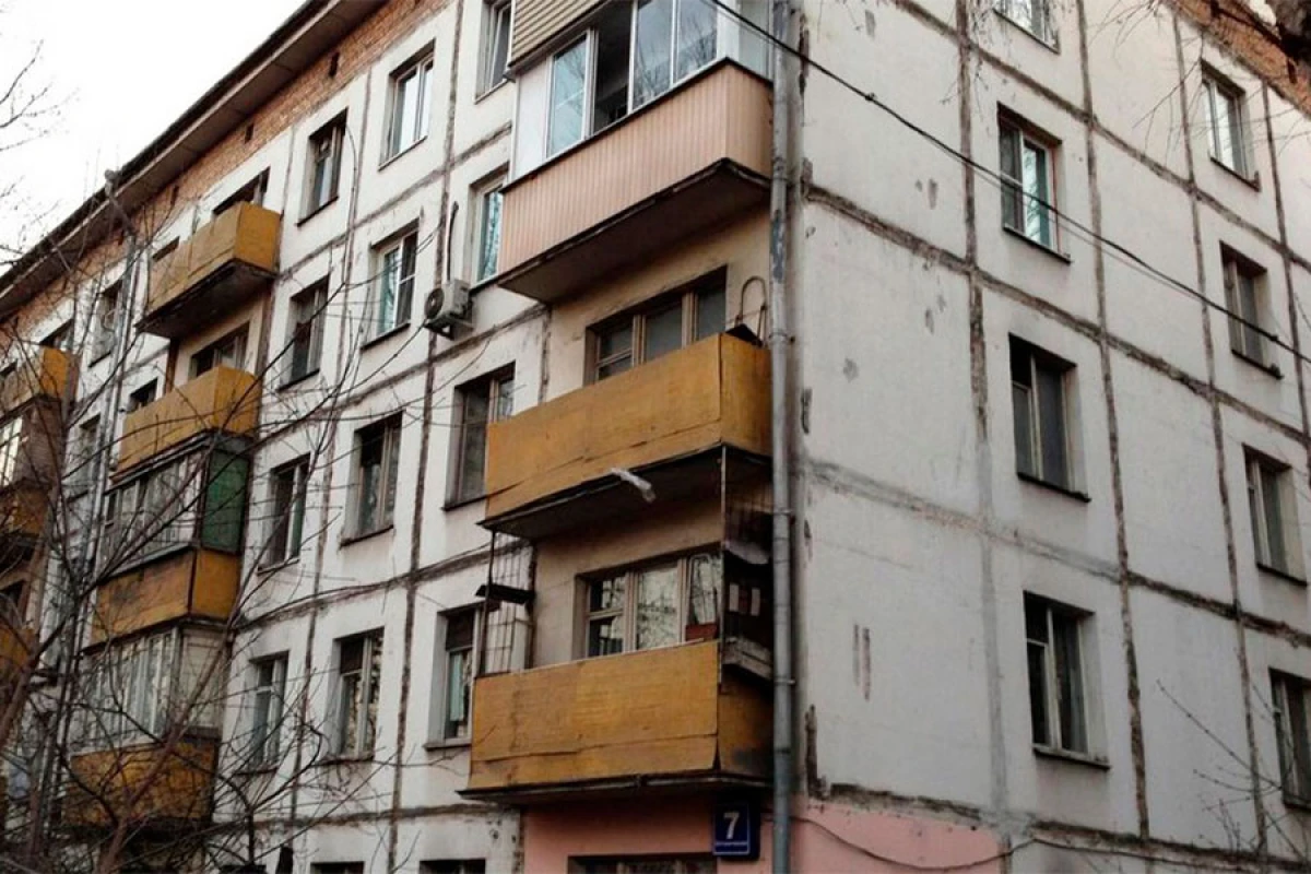 [[“Xruşovka” tipli binalarda]] istilik sisteminin bərpası texniki cəhətdən çətindir
