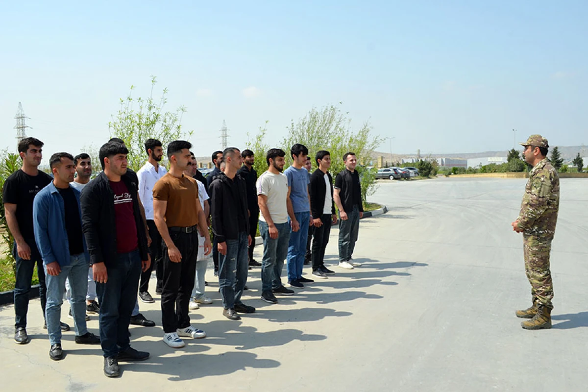 [[Hərbi vəzifəlilərlə]] praktiki məşğələlər keçirilir