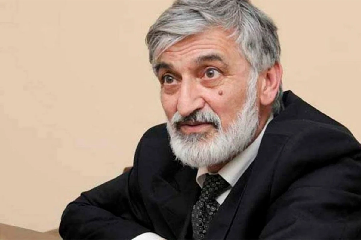 “Siz kimsiniz ki, fəxri adların alınmasını müzakirə edirsiniz?” [[– Xalq artisti QƏZƏBLƏNDİ]]