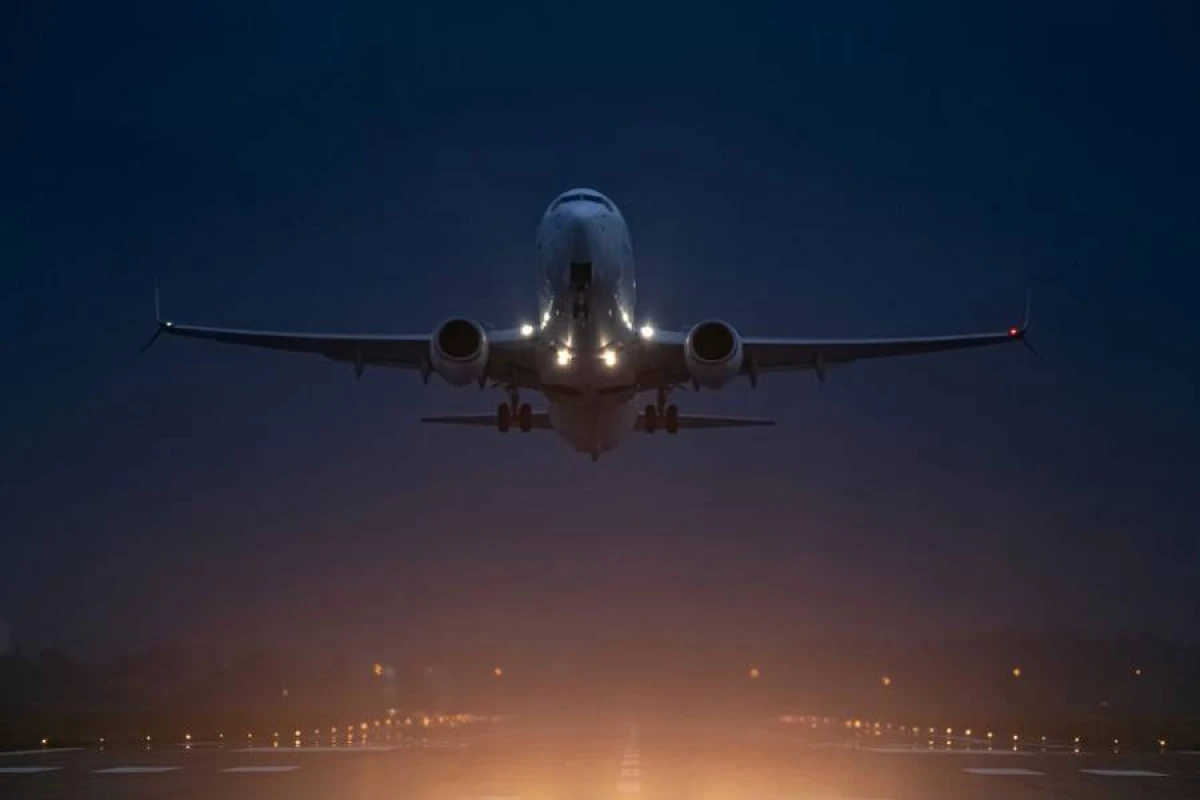 Təyyarə [[10 dəqiqə pilotsuz]] havada qaldı