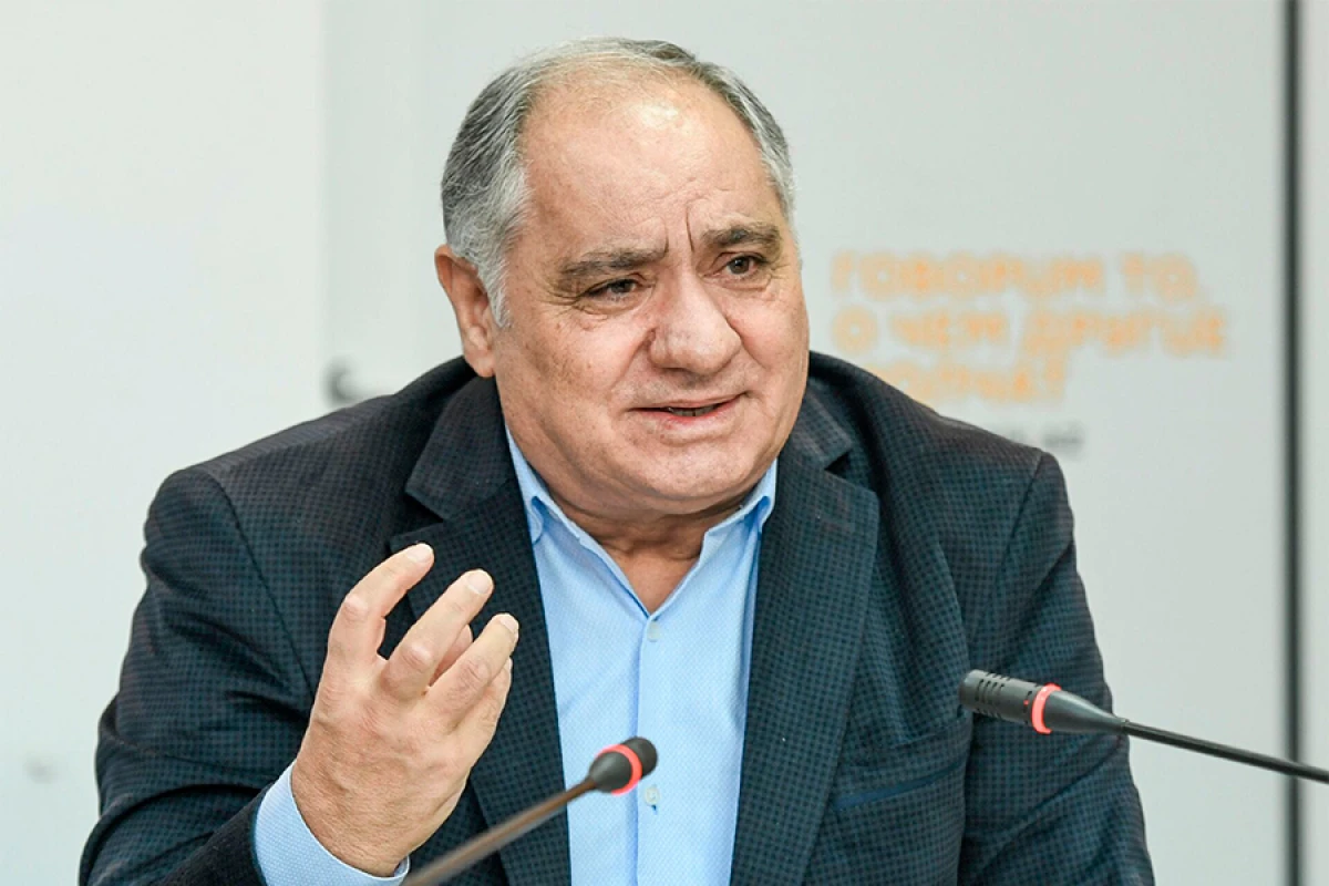 Azərbaycan dilində “vapşe” və “znaçit”ə yer yoxdur!  [[– Qulu Məhərrəmli]]