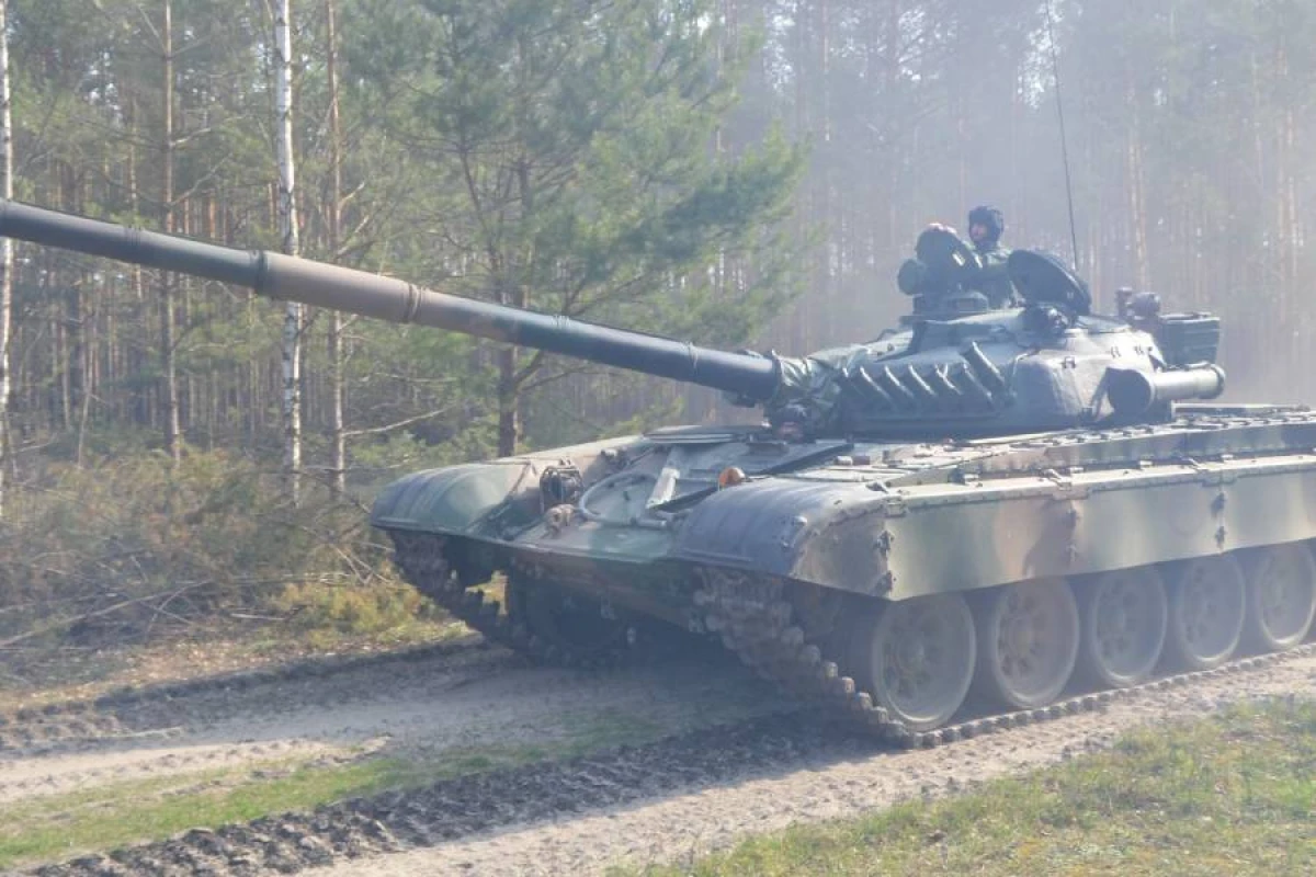 Hindistan Kəşmirdə [[nəzarət xəttinə tanklar yerləşdirdi]]