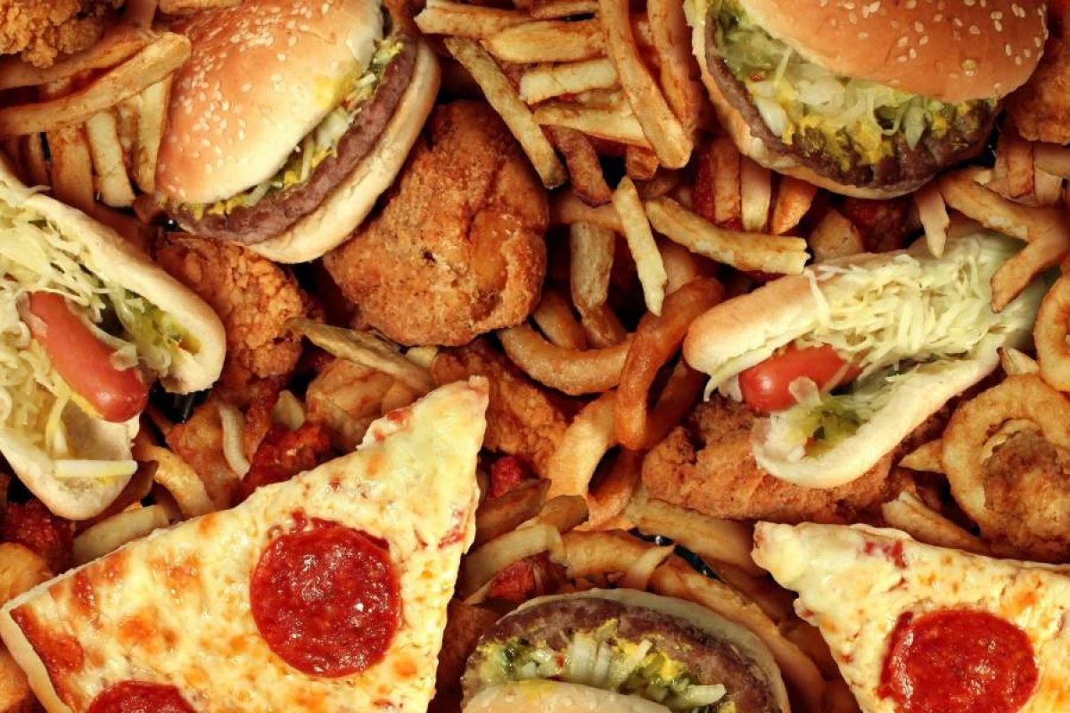 "Fast food"un bitməyən zərərləri [[- Cəmi bir neçə gündə...]]