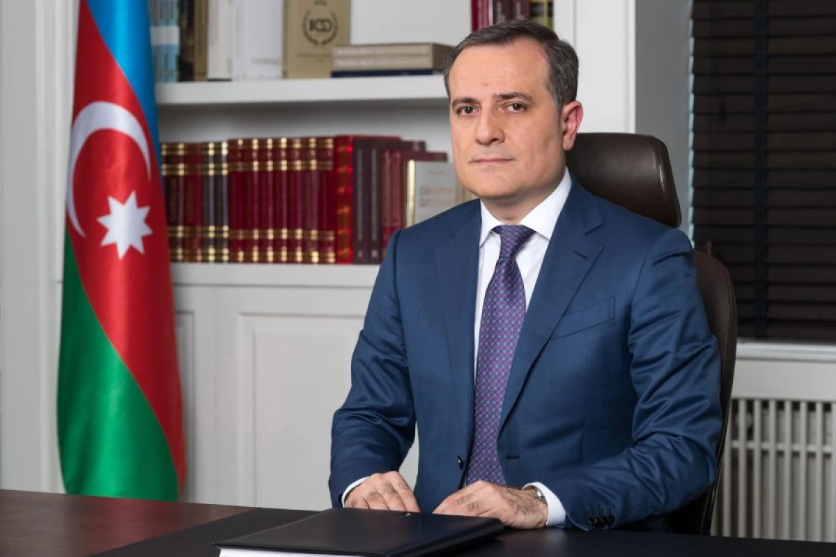 Ceyhun Bayramov [[pakistanlı həmkarı ilə]] danışdı