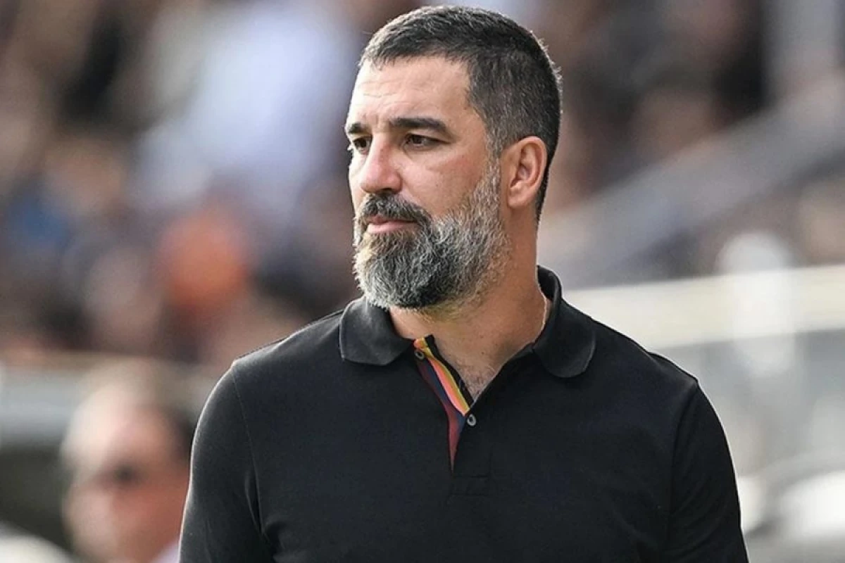 Arda Turan baş məşqçisi olduğu [[klubdan ayrıldı]]