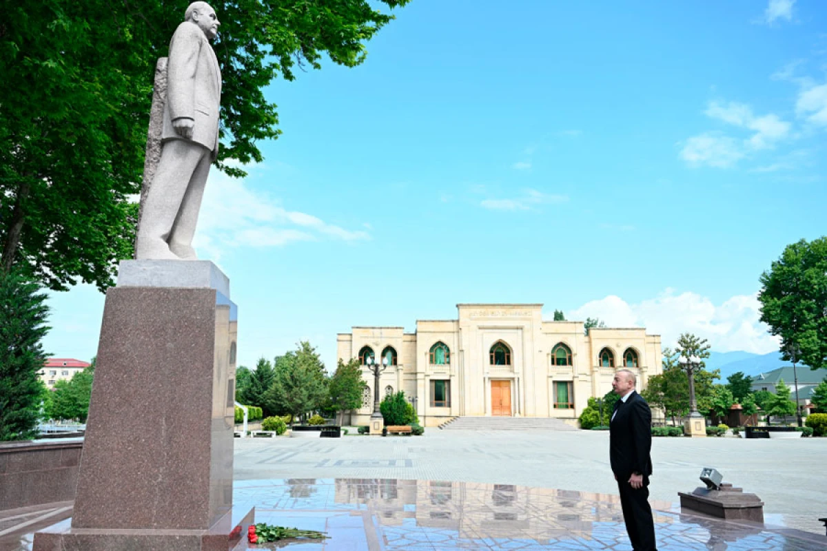 [[Prezident İlham Əliyev]] Ümummilli Lider Heydər Əliyevin İsmayıllı şəhərinin mərkəzində ucaldılmış abidəsini ziyarət etdi