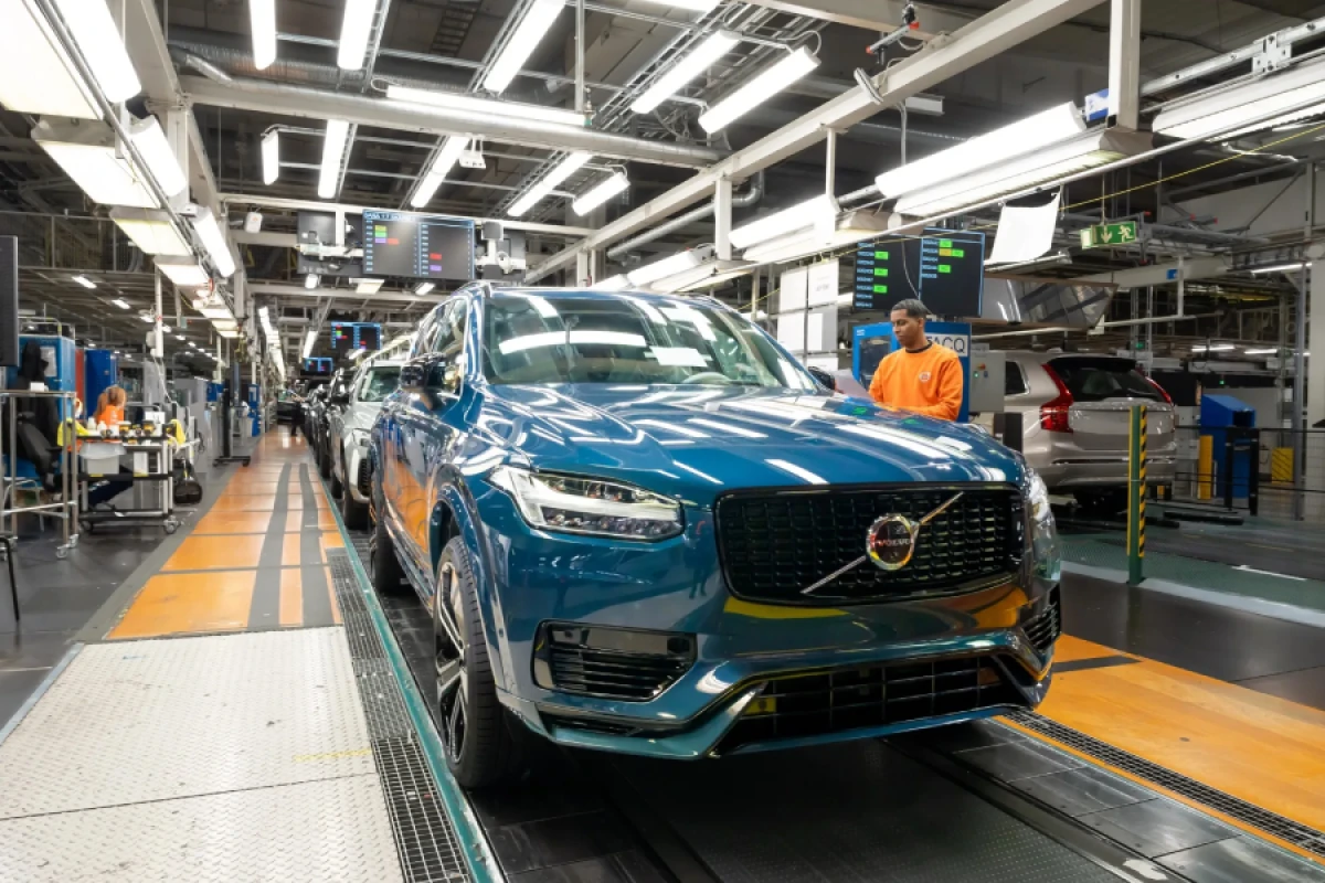 "Volvo" minlərlə işçini [[ixtisar edəcək]]