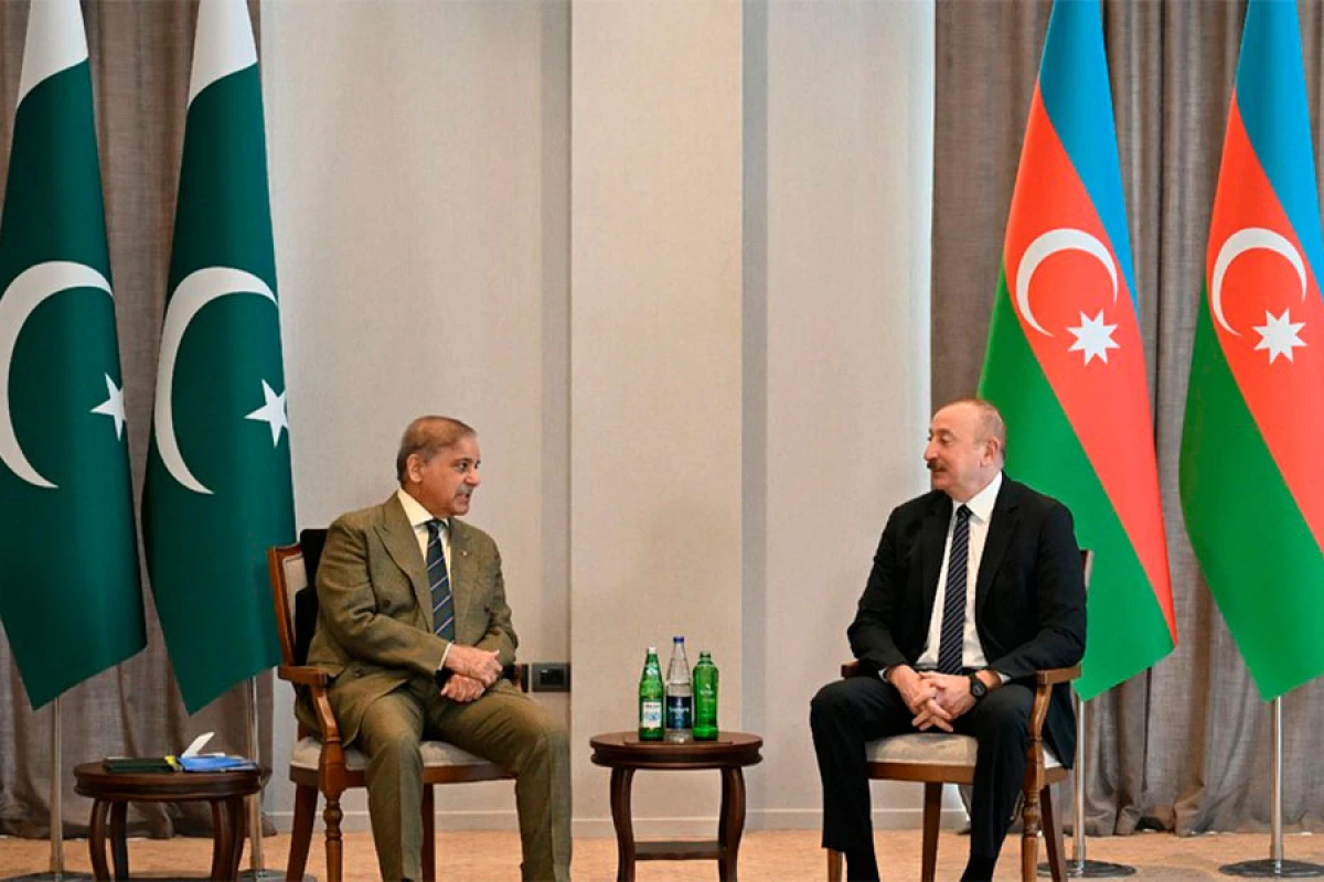İlham Əliyevin Pakistanın Baş naziri ilə məhdud tərkibdə görüşü keçirildi [[- YENİLƏNDİ]]