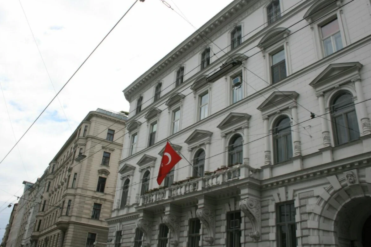 [[Türkiyə səfirliyi Azərbaycanın Müstəqillik Günü]] münasibətilə paylaşım etdi