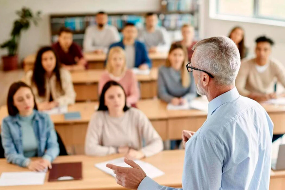 Universitet oxuyan [[qadınların sayı kişilərdən]] çoxdur