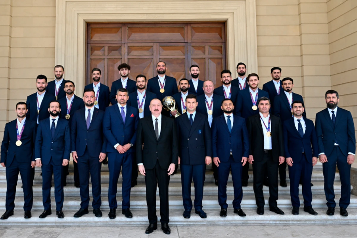 Prezident İlham Əliyev minifutbol üzrə dünya çempionatının qalibi olan Azərbaycan milli komandasının üzvlərini qəbul etdi [[- YENİLƏNDİ]]