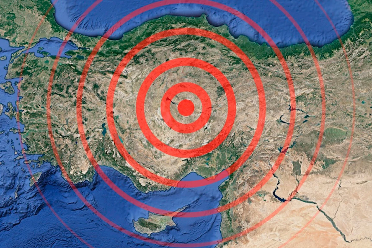 Türkiyədə zəlzələ nəticəsində [[bir nəfər ölüb]]