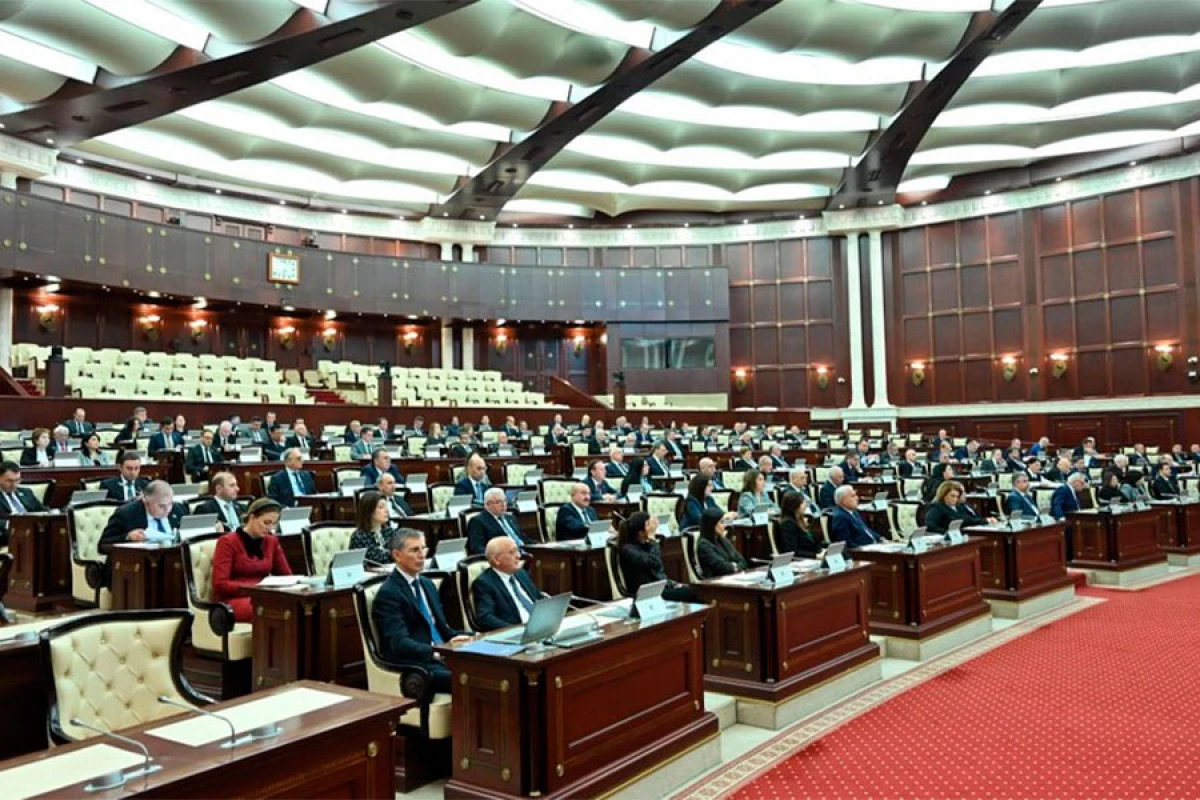 Parlament büdcənin icrasını [[müzakirə edir]]