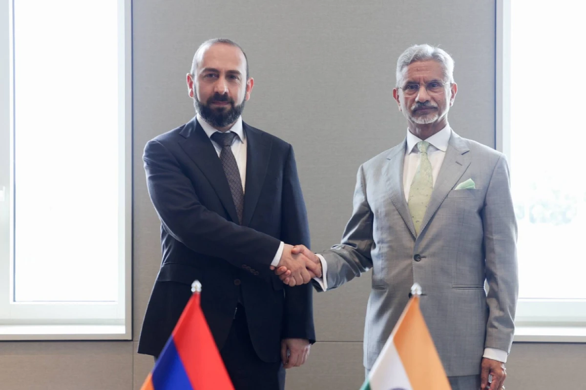 Hindistanın XİN başçısı Mirzoyanla [[əməkdaşlıq məsələsini müzakirə etdi]]