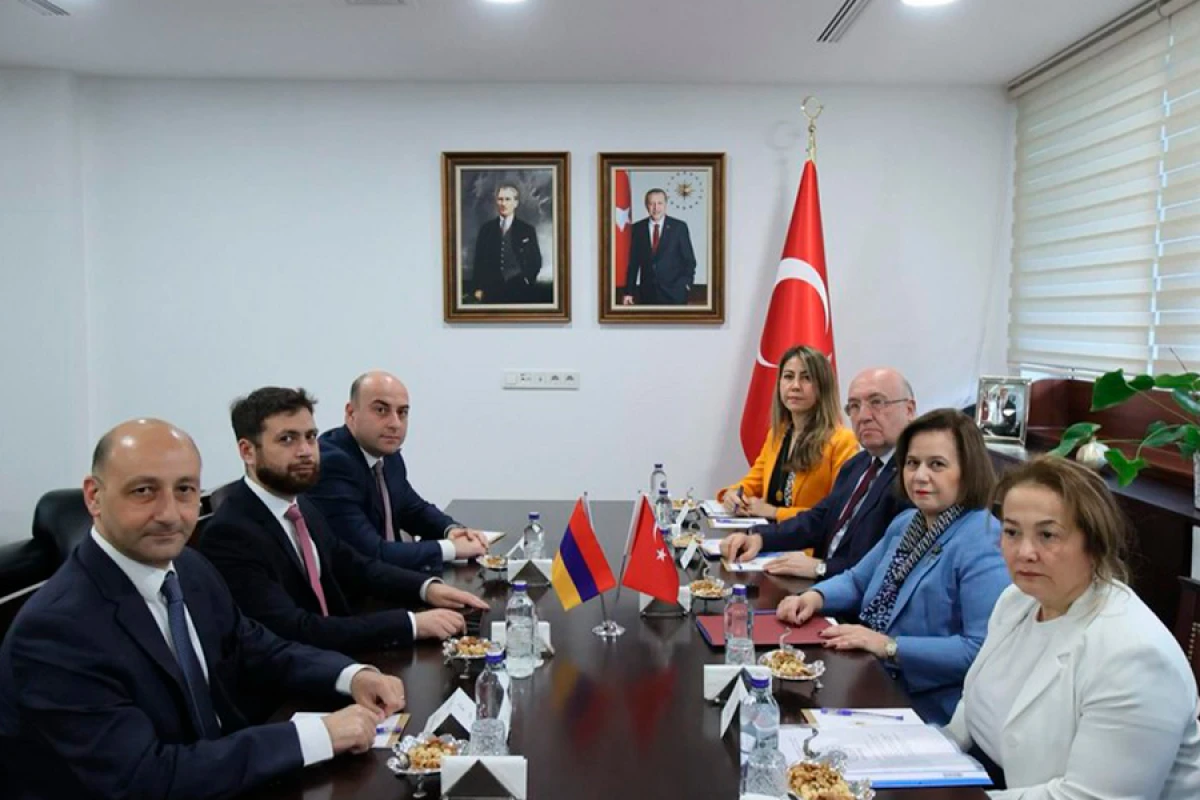 [[Türkiyə və Ermənistan]] XİN rəsmiləri görüşüblər