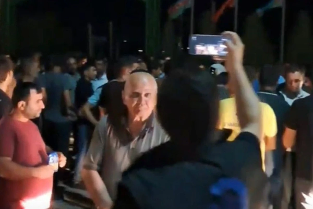 [[Kürdəmirdə yolda hərəkətin]] təhlükəsizliyini pozmaq cəhdinin qarşısı alındı