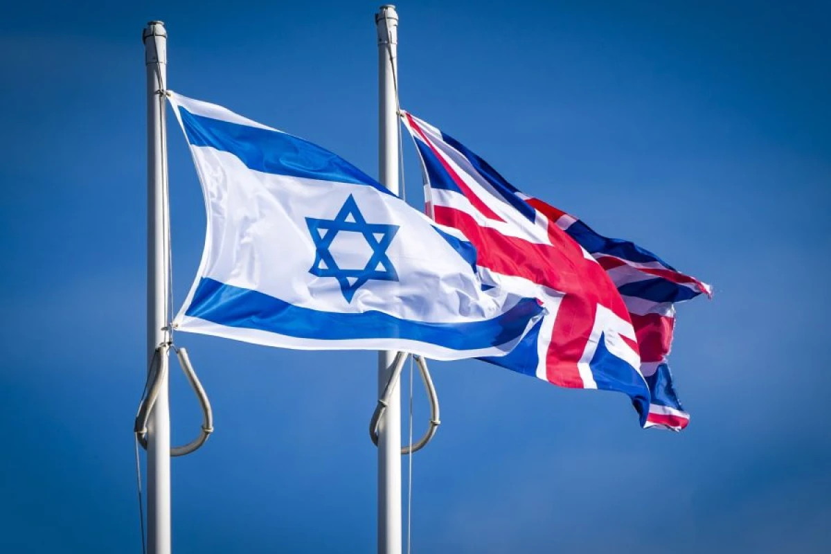 Britaniya İsraildəki diplomat ailələrini [[təxliyə etdi]]