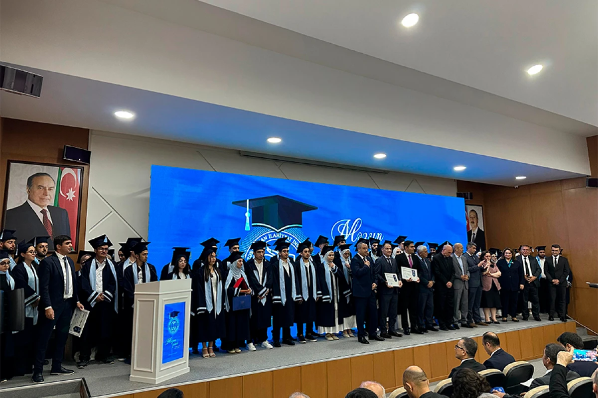 İlahiyyat İnstitutunda [[məzun günü keçirildi]]