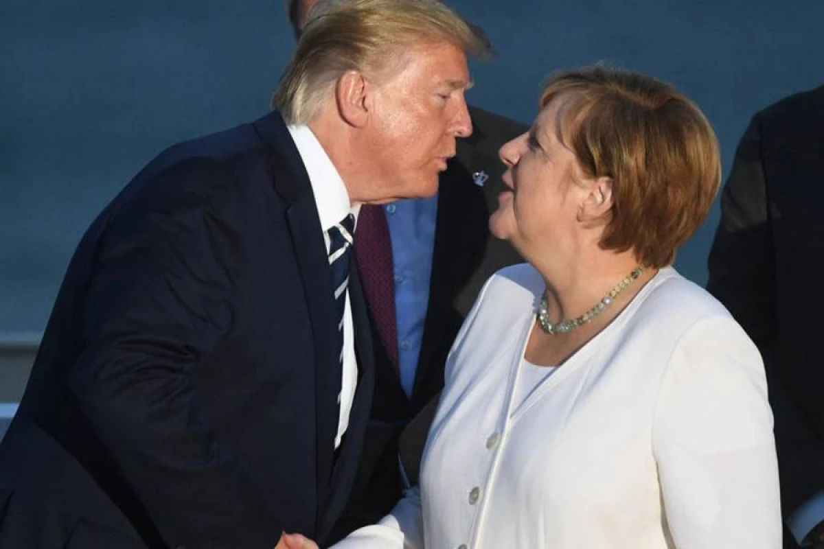 Merkeldən Tramp [[ETİRAFI: “Əl sıxmaq istədim, o isə ...”]]
