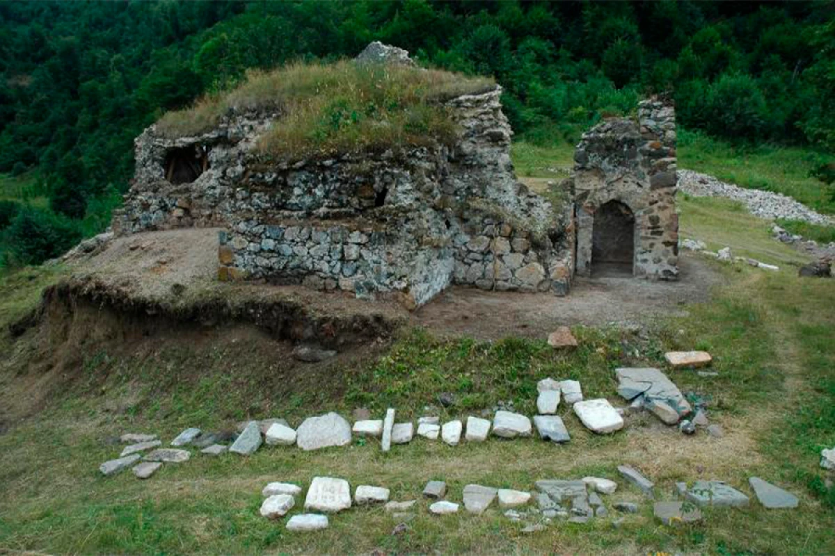 Azad edilən ərazilərdə [[44 yeni abidə]] dövlət mühafizəsinə götürüldü