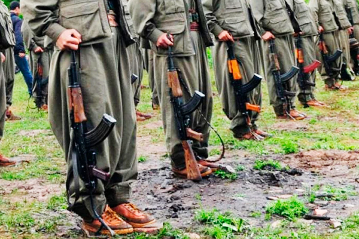 PKK İraqın şimalında [[silahları təhvil verdi]]