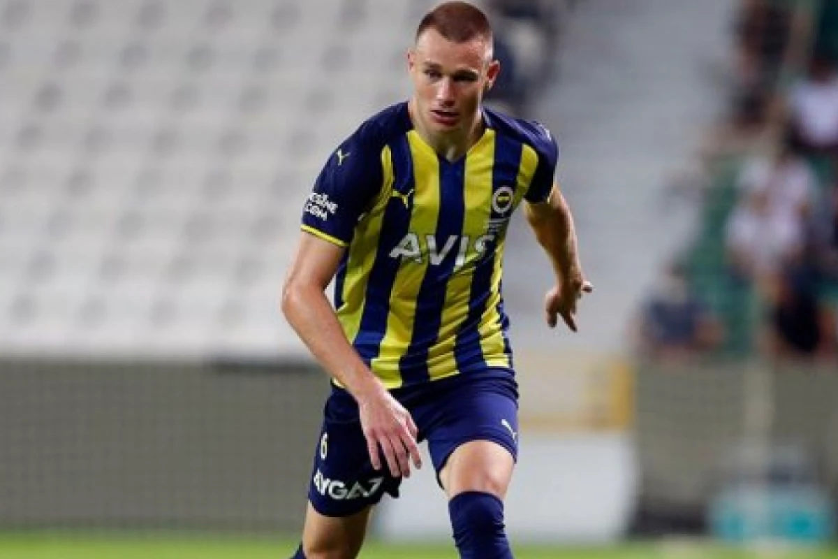 [["Fənərbaxça"nın]] sabiq futbolçusu İstanbula qayıtdı