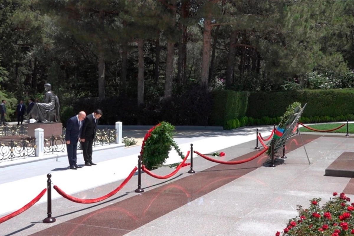 Kəmaləddin Heydərov [[BMMT-nin yeni Baş katibi ilə]] Fəxri xiyabanı ziyarət etdi