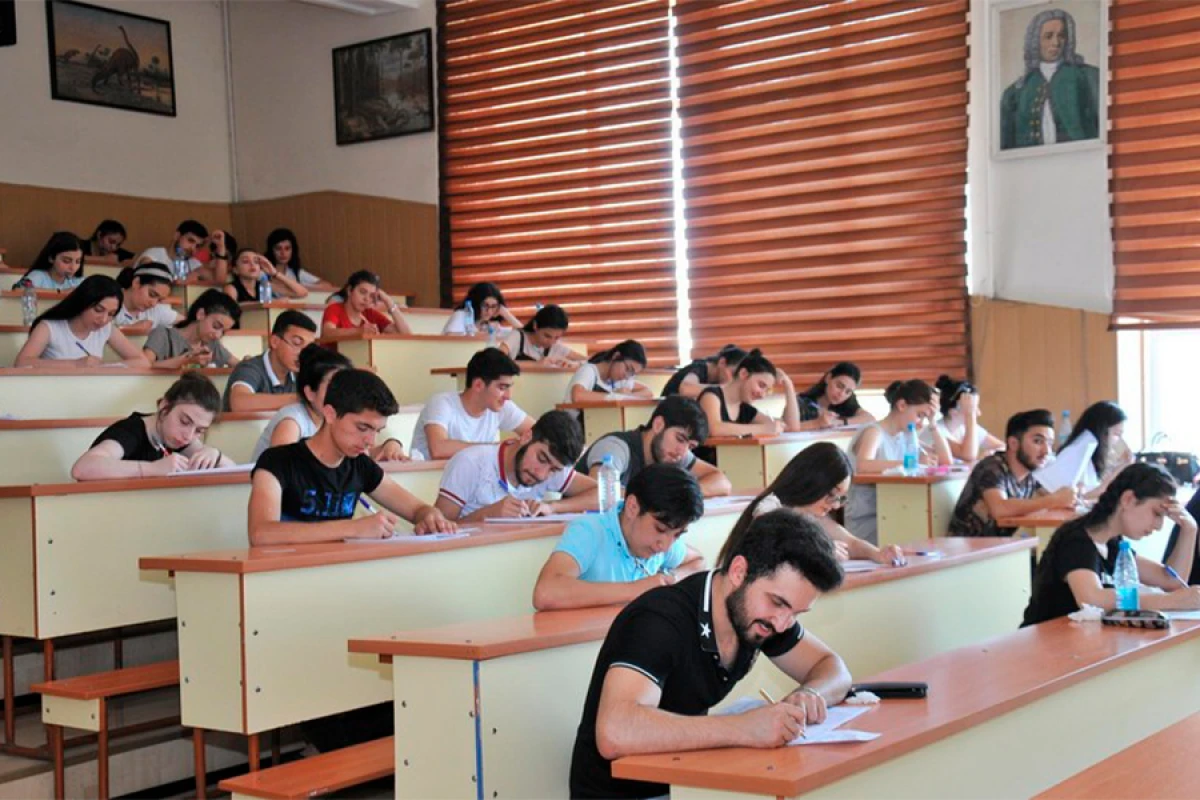 Tələbələrin [[köçürülməsi]] başladı