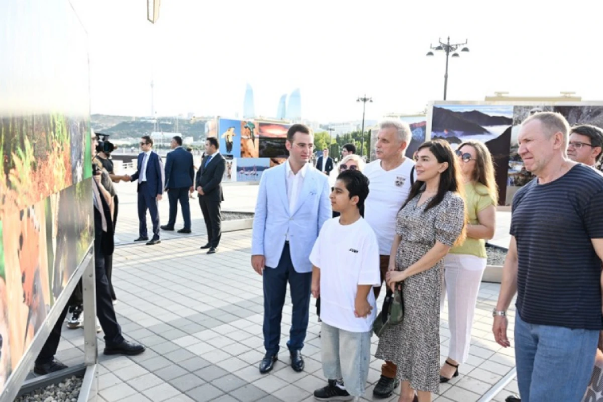 [[Leyla Əliyeva təbiətin mühafizəsinin]] 100 illiyinə həsr olunmuş fotosərginin açılışında iştirak etdi