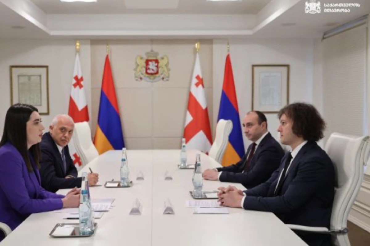 [[Kobaxidze erməni nazirlə]] sülh sazişini müzakirə etdi