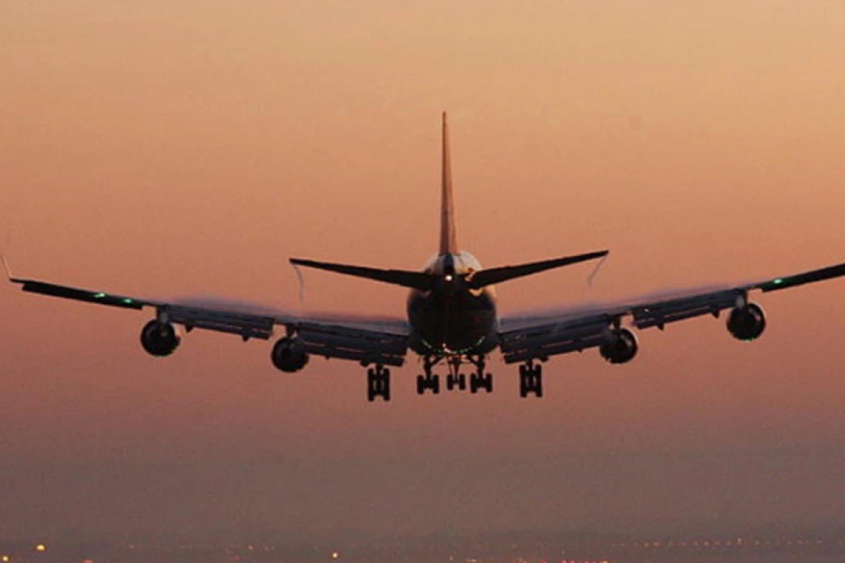 [["Air India"]] təyyarəsi enişdən sonra alovlandı