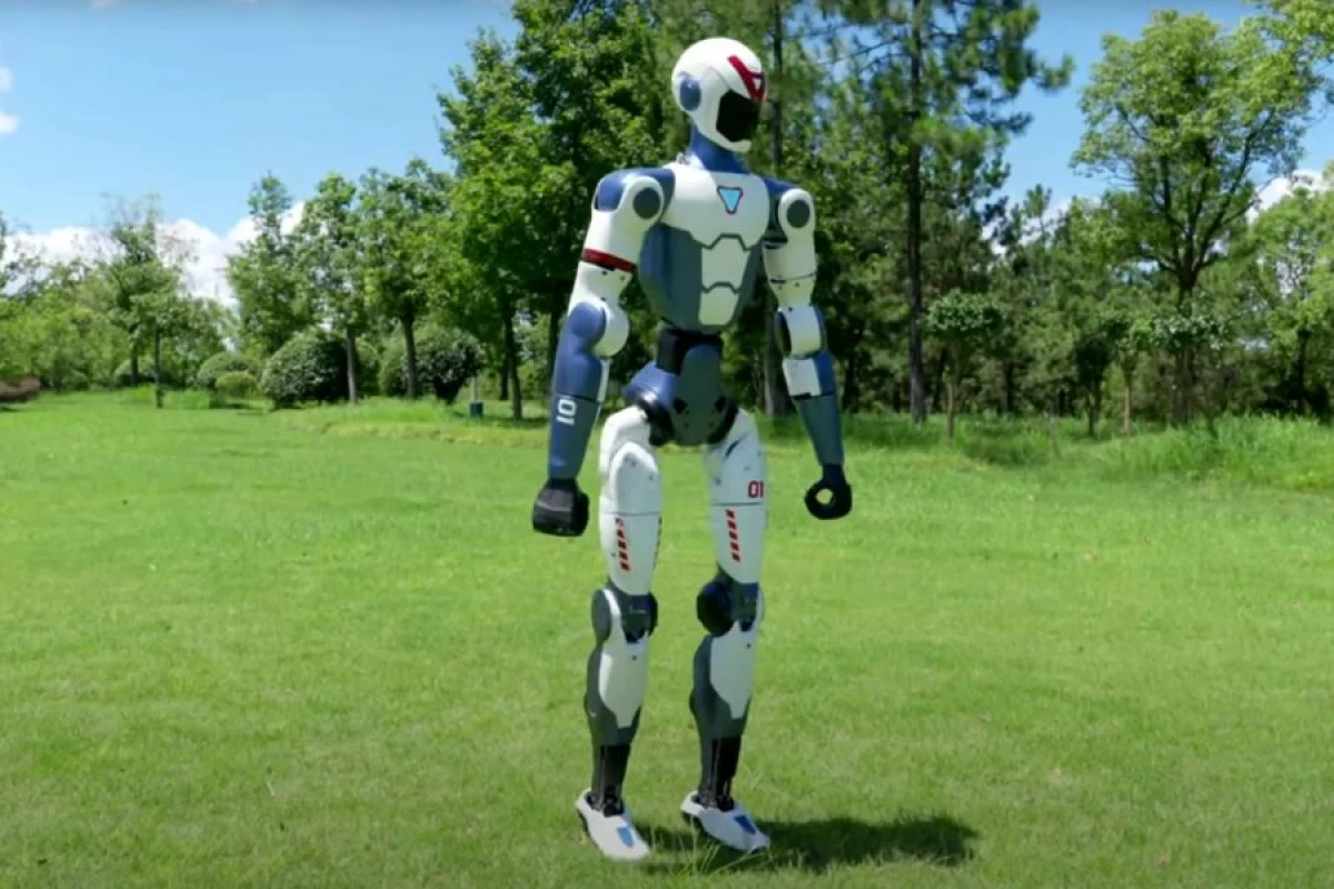 Çin ucuz insanabənzər robot [[təqdim etdi]]