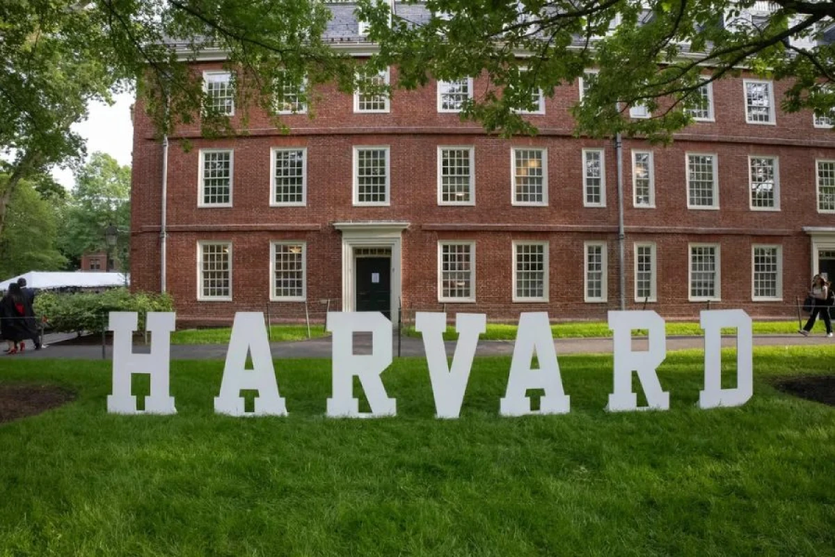Harvard Ağ Evə [[500 milyon dollar]] verəcək