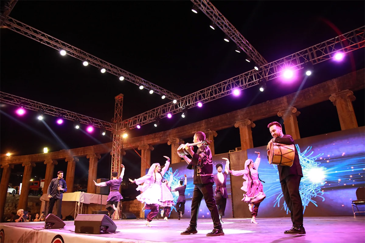 Azərbaycan [[39-cu Caraş Beynəlxalq Mədəniyyət və İncəsənət Festivalında]] təmsil olunur