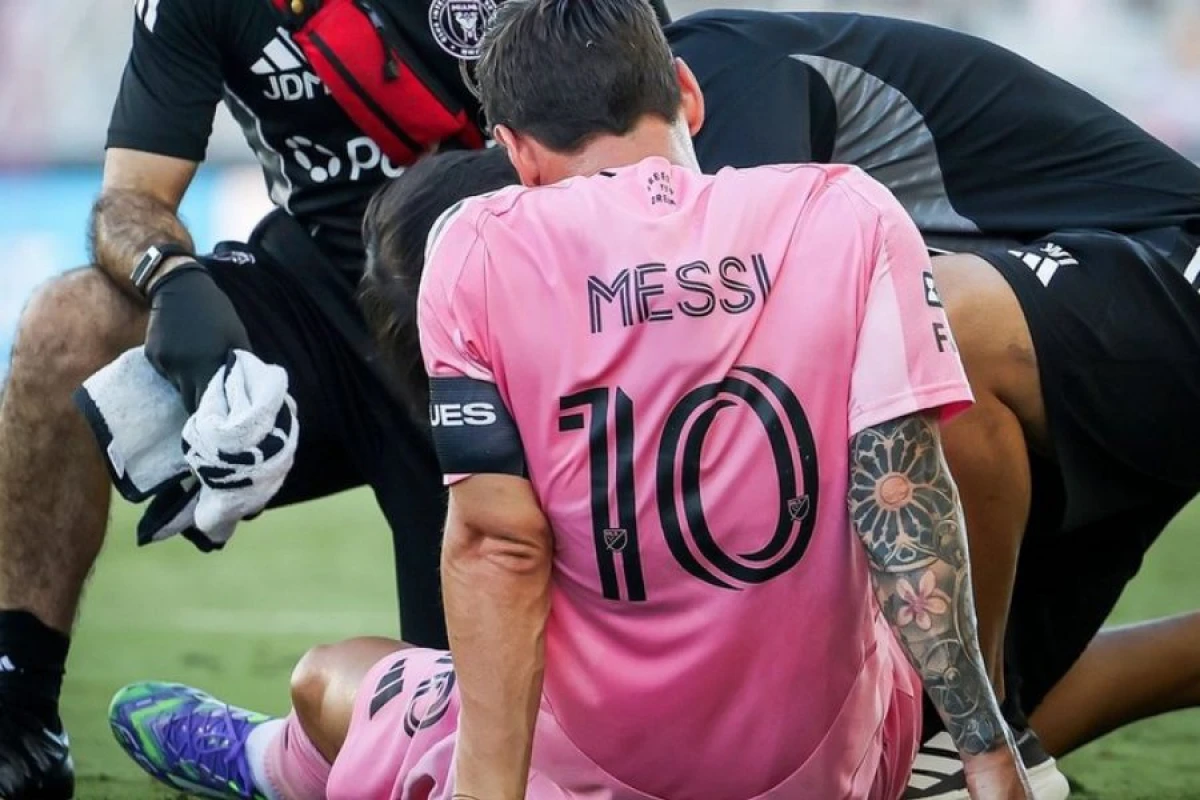 Messi oyunda [[zədələndi]]