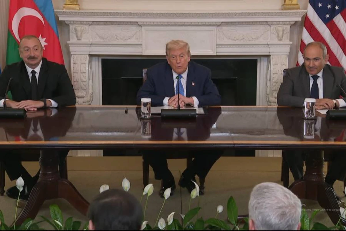 [[Tramp:]] "Bu, son dərəcə vacib sənəddir"