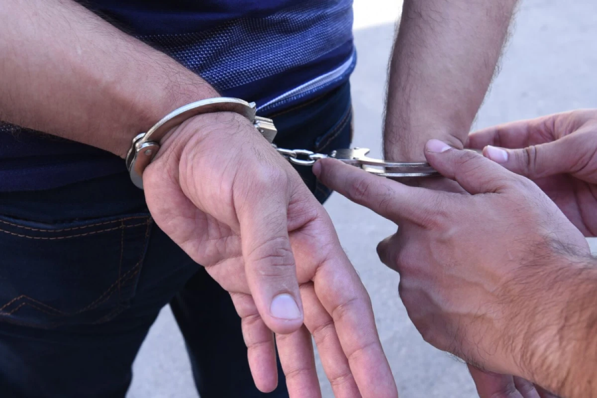 Bakıda maşından [[pul və sənədlər]] oğurlandı