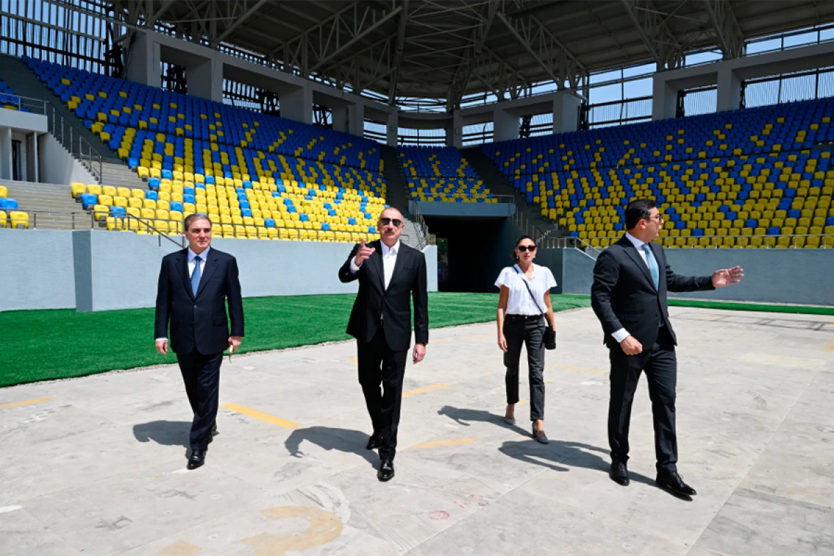 Prezident İlham Əliyev və birinci xanım Mehriban Əliyeva Gəncə şəhər stadionunda tikinti işlərinin gedişi ilə tanış oldular [[- YENİLƏNDİ]]