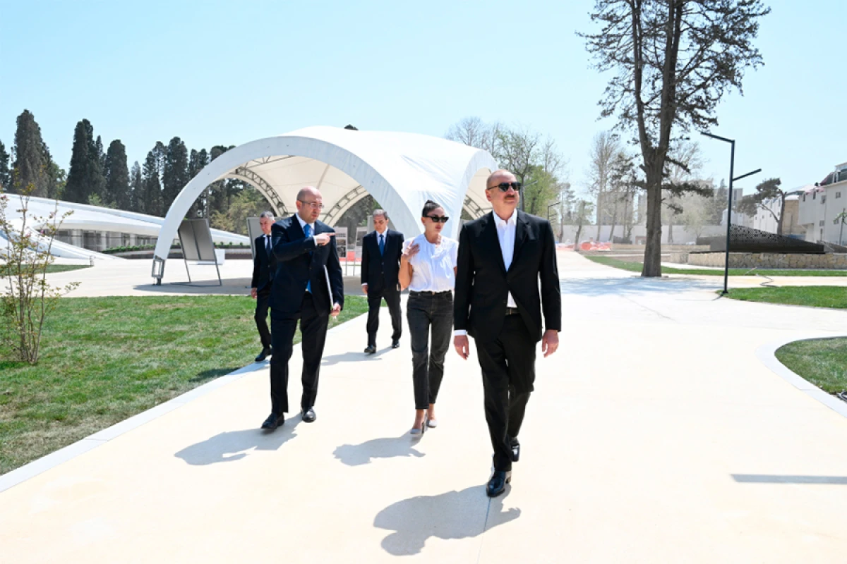 Prezident və birinci xanım Gәncә Memorial Kompleksində görülən işlərlə tanış oldular [[- YENİLƏNDİ]]