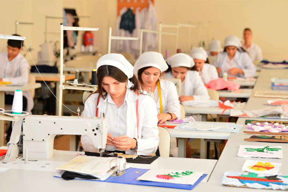 Peşə təhsili müəssisələrinə [[sənəd qəbulu]] başlayır