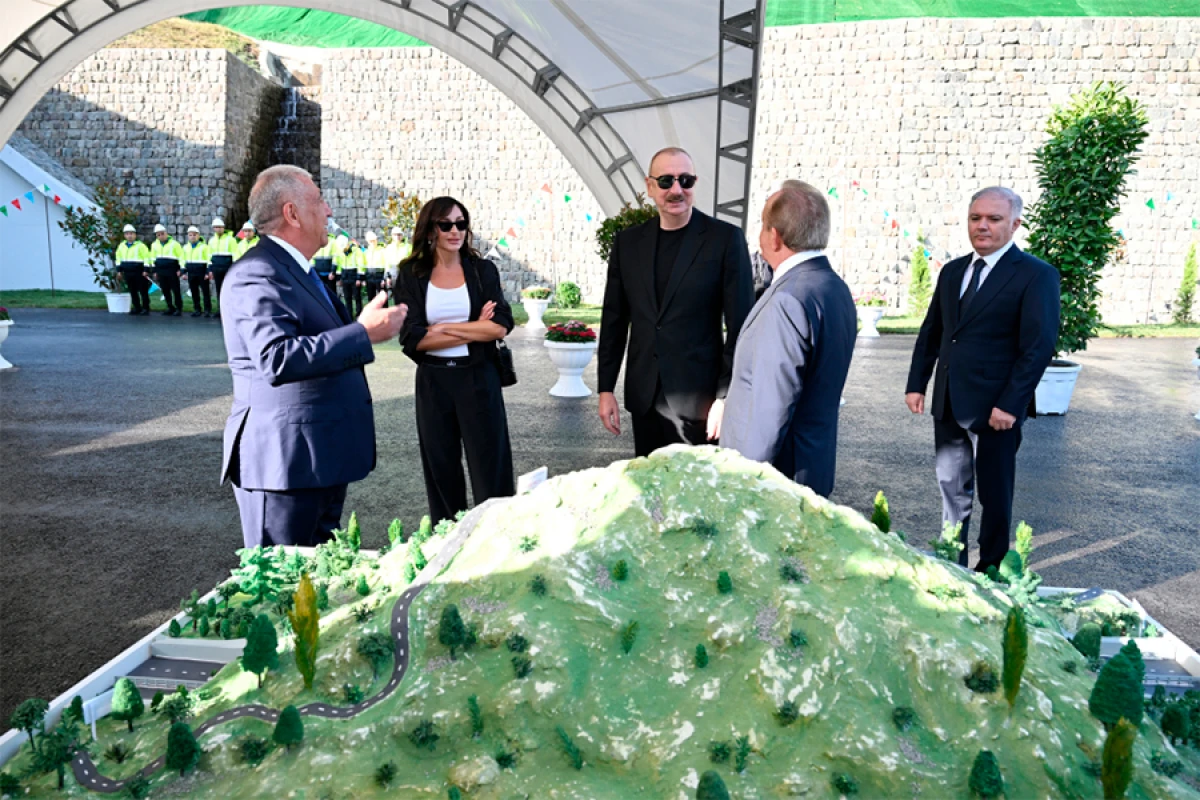 Prezident İlham Əliyev və birinci xanım Mehriban Əliyeva Toğanalı-Kəlbəcər-İstisu avtomobil yolunda görülən işlərlə tanış oldular [[- YENİLƏNDİ]]