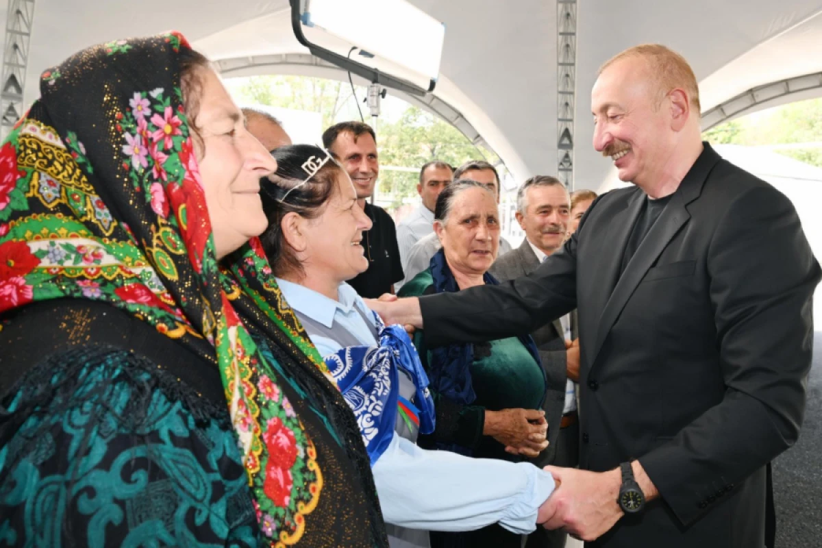 İlham Əliyev və birinci xanım Mehriban Əliyeva Ağdərədə Vəngli və Kolatağ kəndlərinin sakinləri ilə görüşdülər- [[YENiLƏNDİ]]