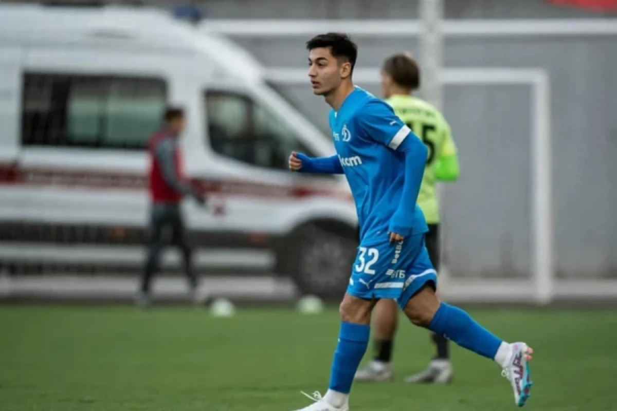 Daha bir futbolçu [[milliləşdirilir]]