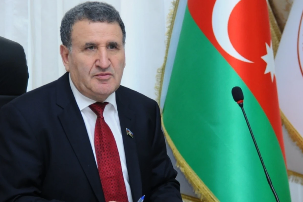 [[İsa Həbibbəylinin]] qızı işdən çıxarıldı