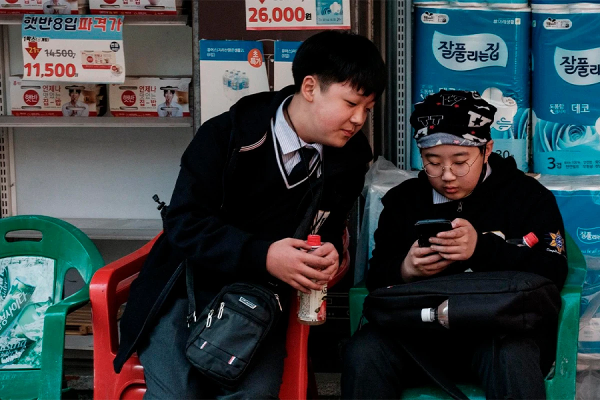 Cənubi Koreyada məktəblərdə [[mobil telefon istifadəsi]] qadağan edildi