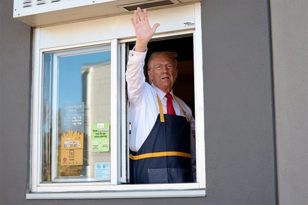 Ağ Ev Trampın [["McDonald’s"da işlədiyi]] şəkli yaydı