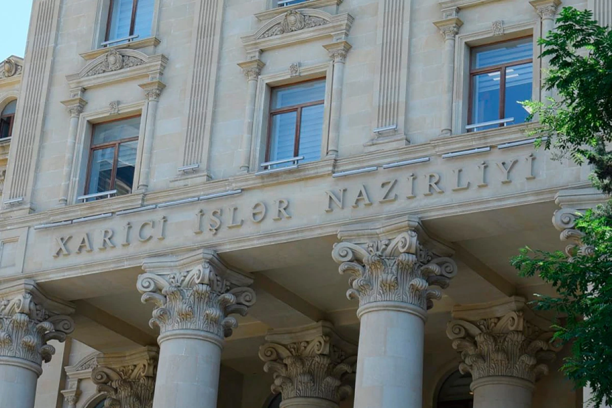 Azərbaycan XİN Özbəkistanı [[təbrik etdi]]