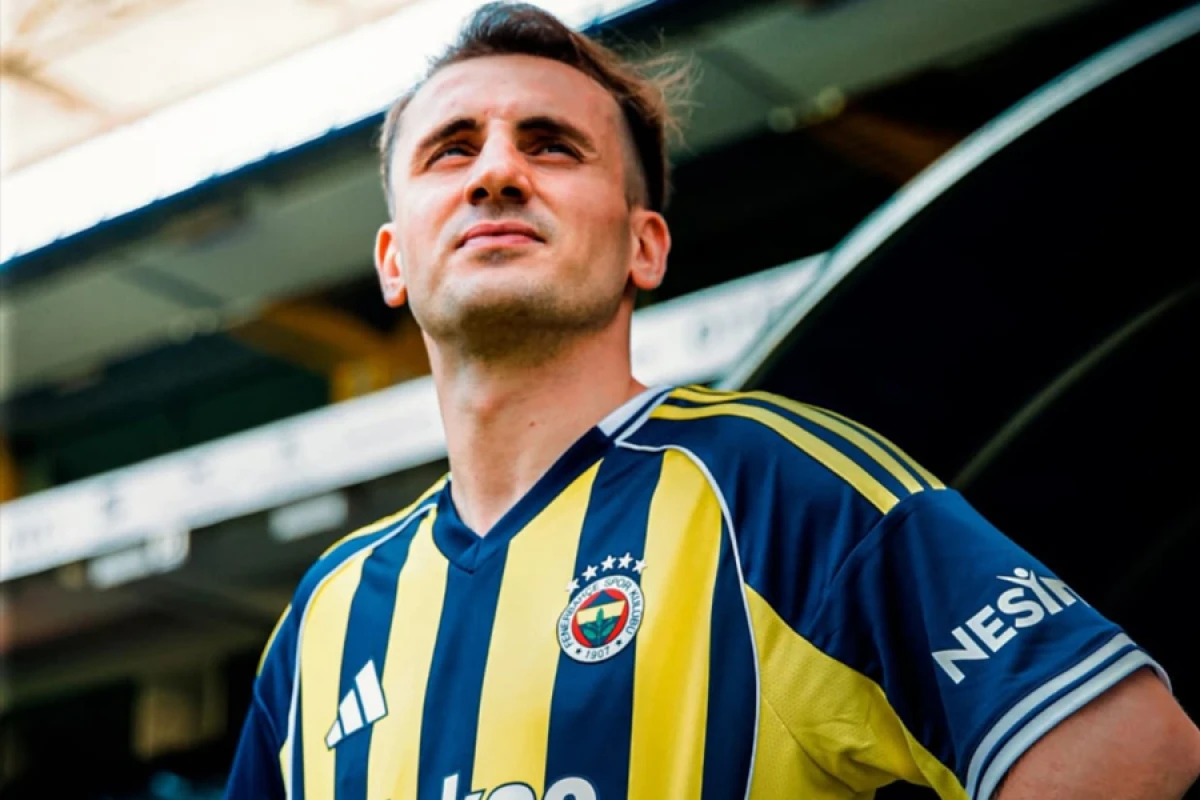 “Fənərbağça” [[Kərəm Aktürkoğlunun]] keçidini rəsmiləşdirdi