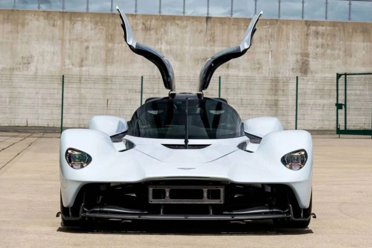 "Formula-1" pilotunun maşını [[hərraca çıxarılır]]
