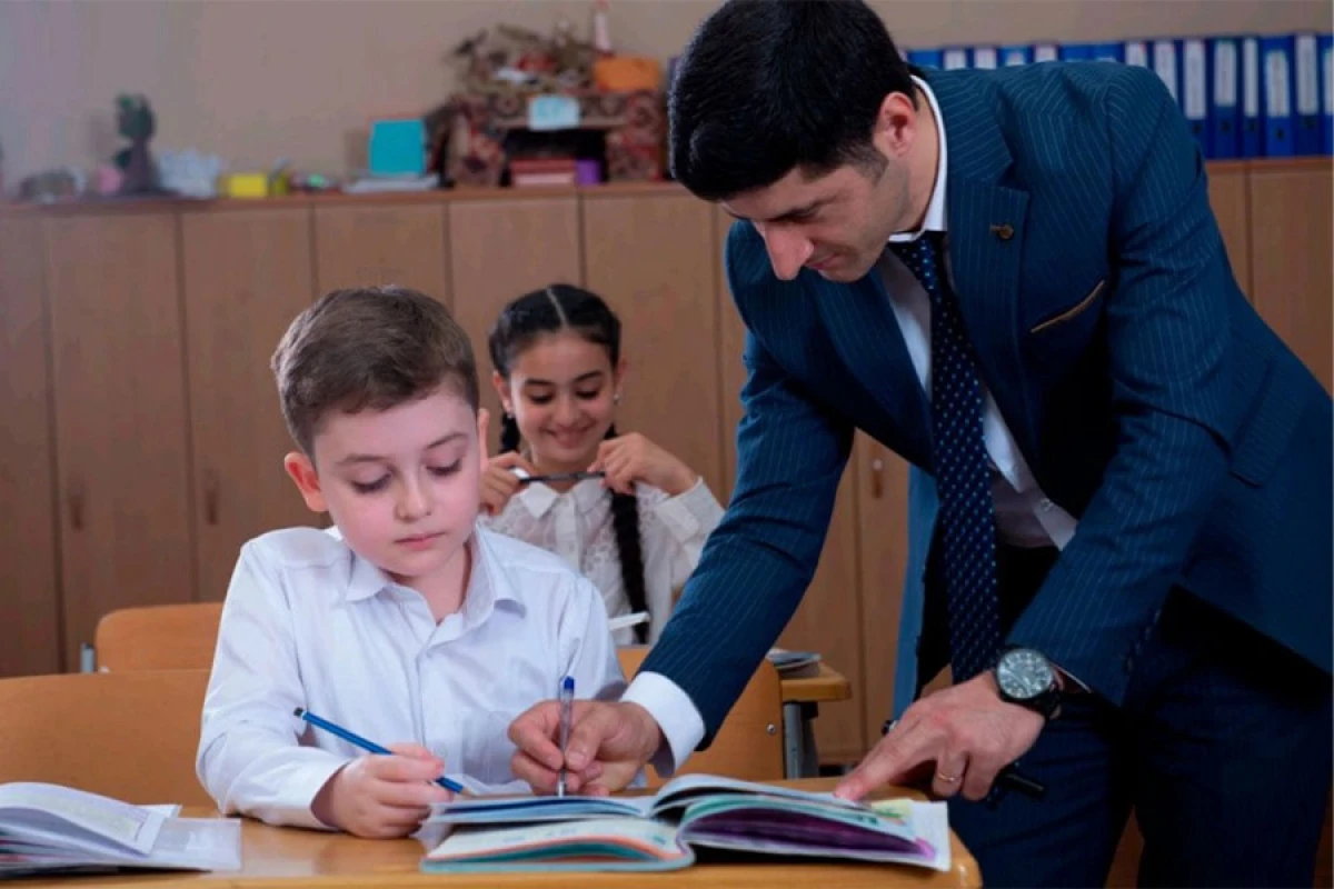 Kişi müəllimlərin çatışmazlığı: [[Onları məktəblərə necə cəlb etmək olar?]]